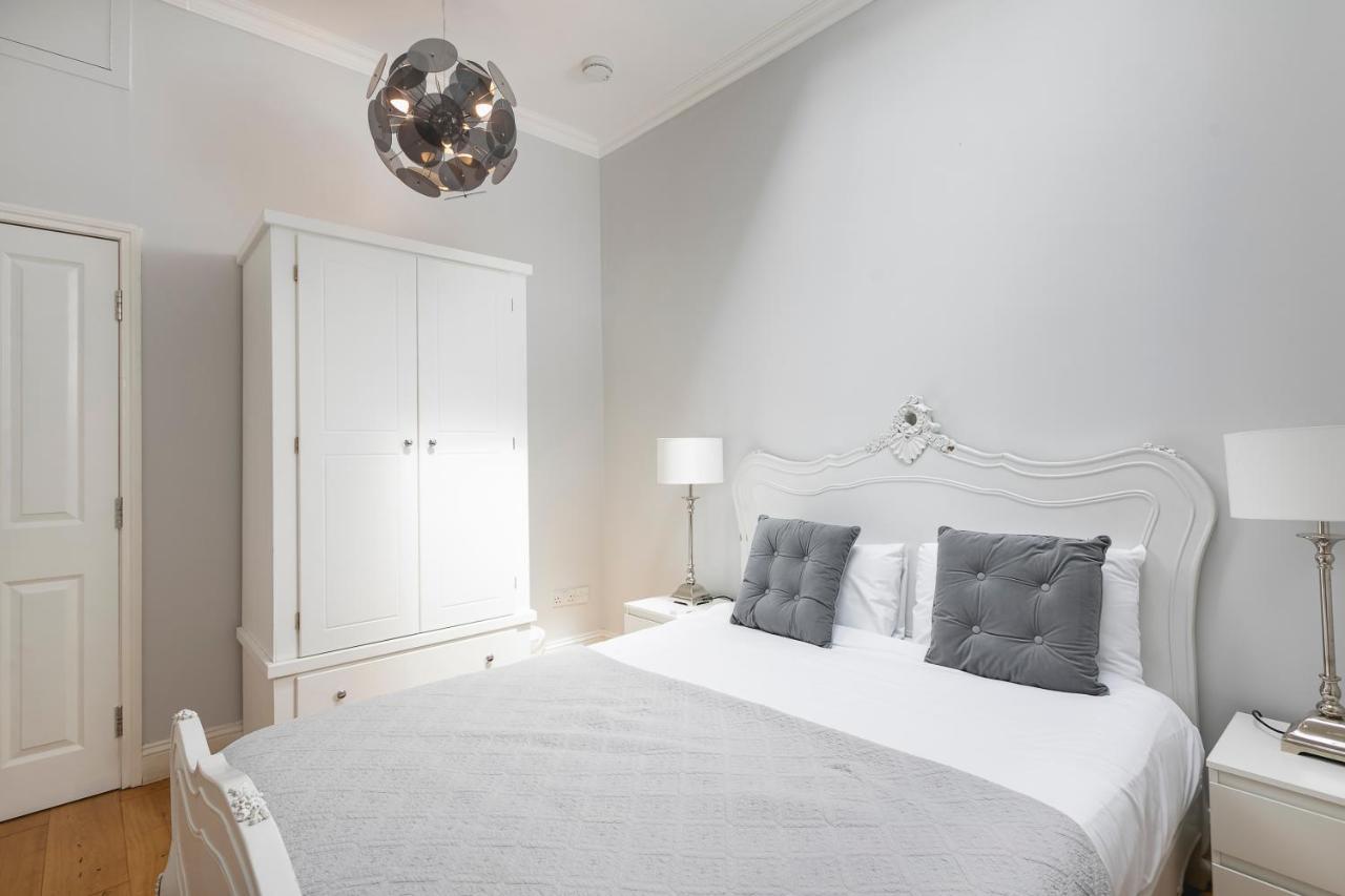 Apartament Penthousestays Notting Hill - Spacious 3 Bedroom King Bed - Near Portobello Road & Kensington High Street *